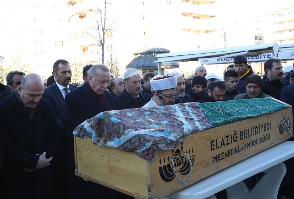 اردوغان مراسم تشییع جنازه دو تن از قربانیان زلزله‌ شرکت کرد
