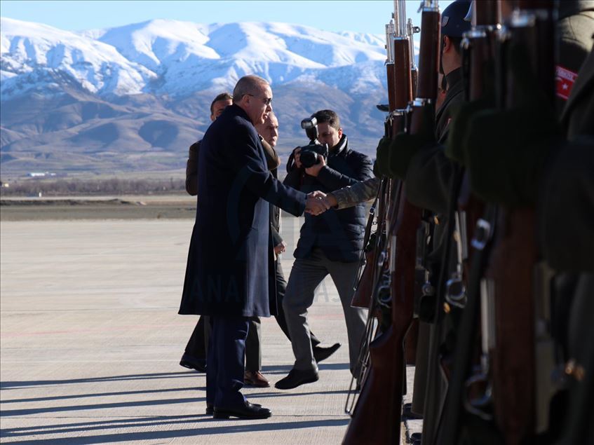 الرئيس أردوغان يصل ولاية ألازيغ للقيام بجولة تفقدية في المناطق التي ضربها الزلزال
