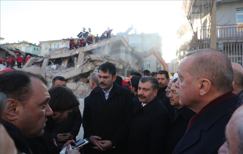 أردوغان يجري جولة تفقدية بمناطق الزلزال في ألازيغ
