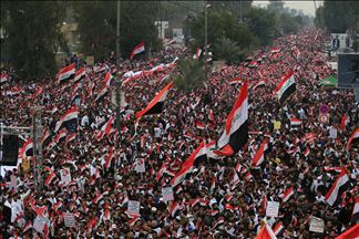 Miles de personas se reúnen para manifestación anti-estadounidense en Irak