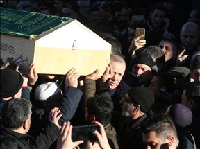 "Ji berê heya niha gelek erdhej qewimîn û vî miletê hanê bi sebrê ji heqê van erdhejan hat û biserket"