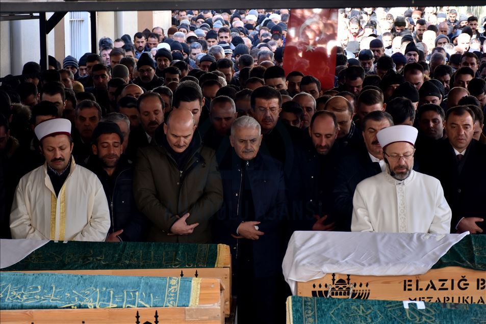 Elazığ'daki depremde hayatını kaybedenler son yolculuğuna uğurlandı