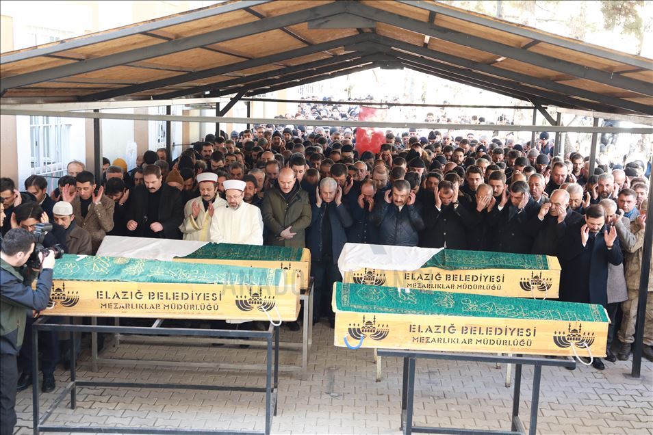Elazığ depreminde hayatını kaybedenler son yolculuğuna uğurlandı