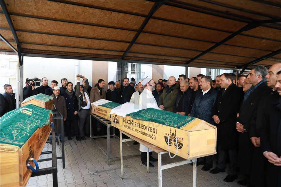 Elazığ depreminde hayatını kaybedenler son yolculuğuna uğurlandı