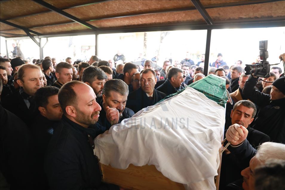 Elazığ depreminde hayatını kaybedenler son yolculuğuna uğurlandı