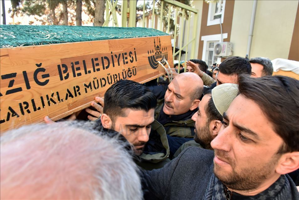 Elazığ'daki depremde hayatını kaybedenler son yolculuğuna uğurlandı