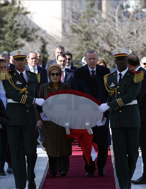 أردوغان يزور مقام الشهيد في العاصمة الجزائر

