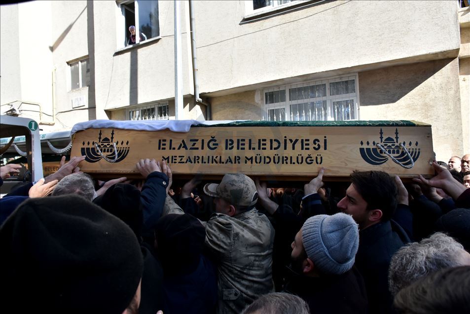 Elazığ'daki depremde hayatını kaybedenler son yolculuğuna uğurlandı