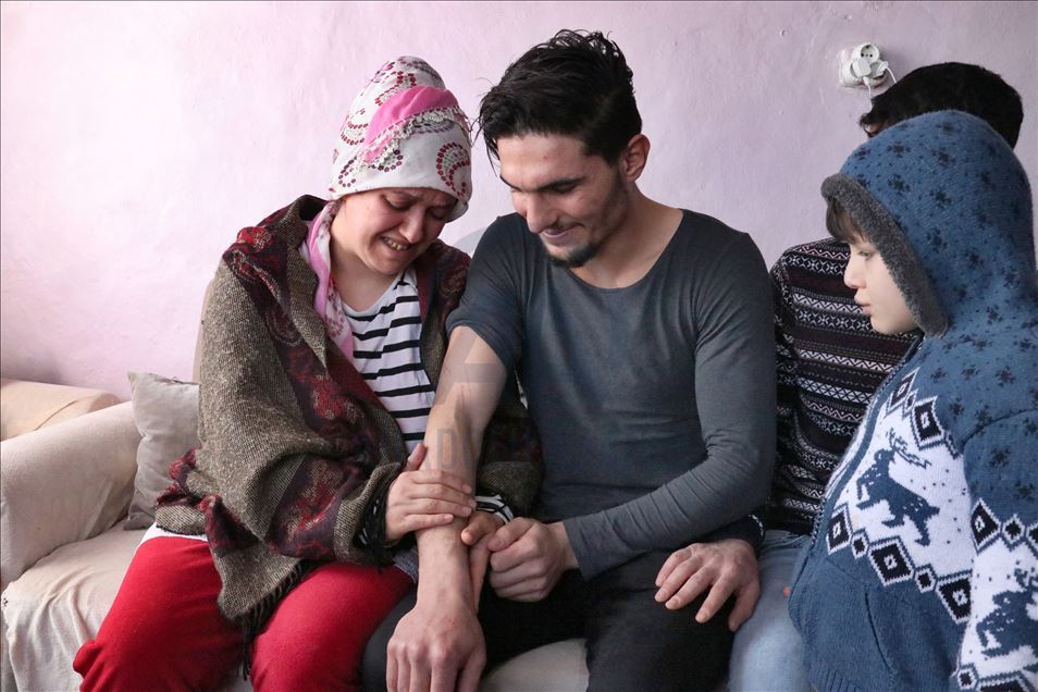 Suriyeli gencin enkazdan kurtardığı çiftle buluşmasına AA ekipleri tanıklık etti