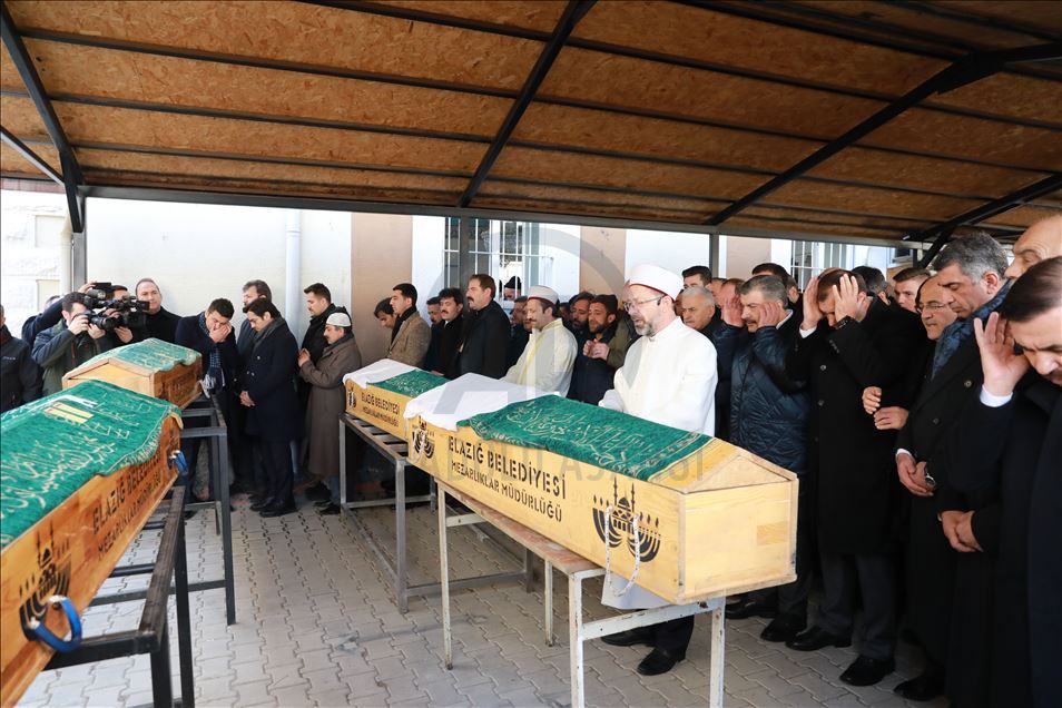 Elazığ depreminde hayatını kaybedenler son yolculuğuna uğurlandı