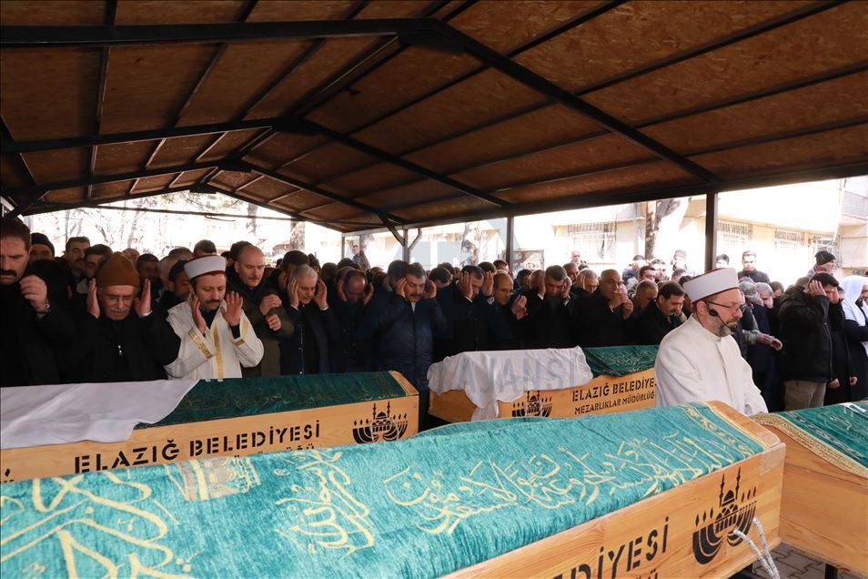 Elazığ depreminde hayatını kaybedenler son yolculuğuna uğurlandı