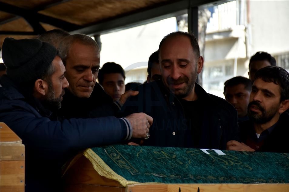 Elazığ'daki depremde hayatını kaybedenler son yolculuğuna uğurlandı