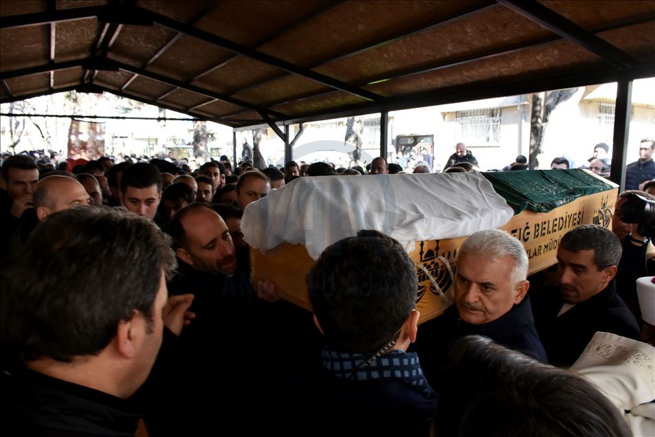 Elazığ'daki depremde hayatını kaybedenler son yolculuğuna uğurlandı
