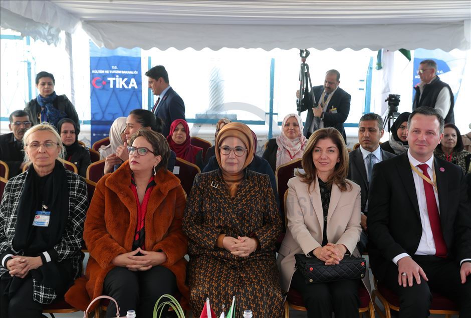 عقيلة أردوغان تفتتح مختبرا للحواسيب في الجزائر