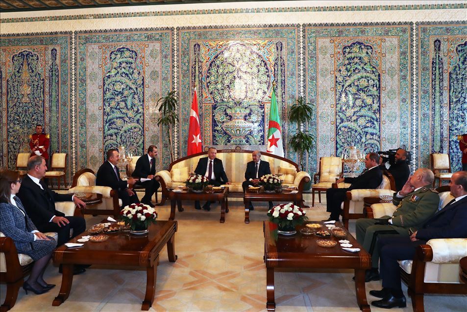 الرئيس أردوغان يصل الجزائر في زيارة رسمية