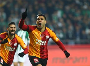 Falcao García celebra gol en encuentro entre Konyaspor y el Galatasaray en la Superliga Turca