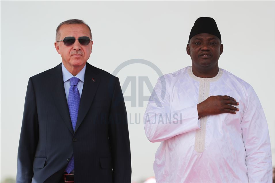 أردوغان يصل غامبيا في زيارة رسمية