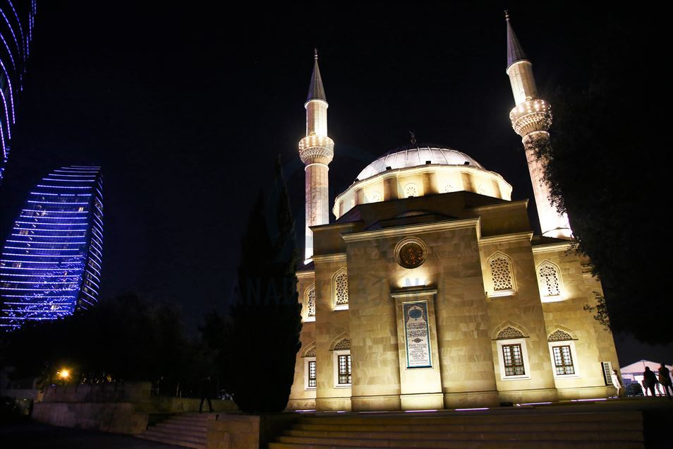 Bakü'ye güzellik katan camiler