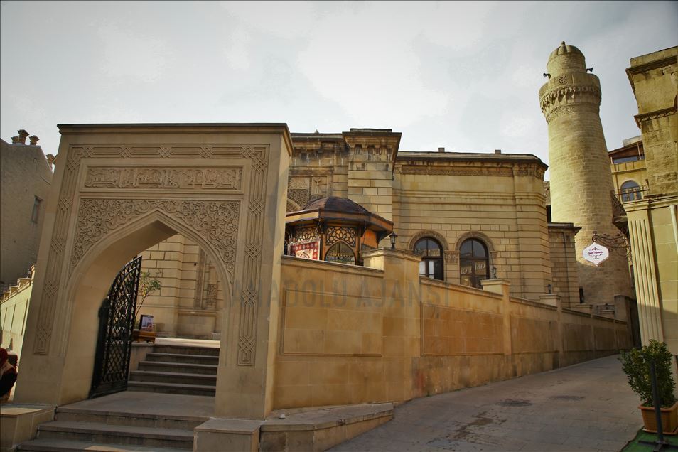 Bakü'ye güzellik katan camiler