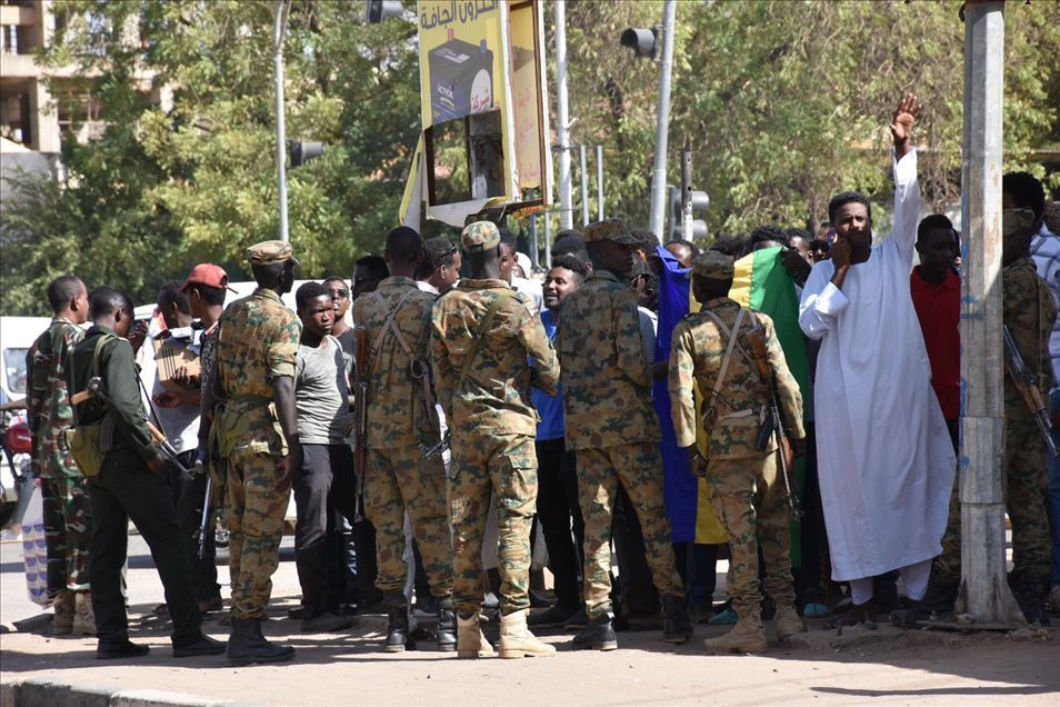 سودانيون يتظاهرون ضد إرسال أبنائهم للقتال في ليبيا واليمن
