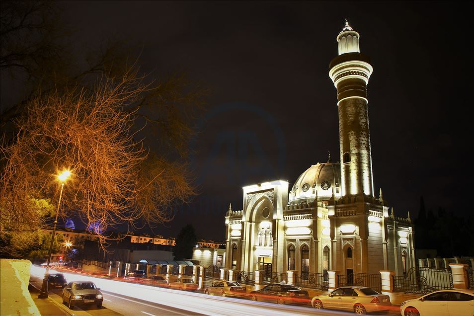 Bakü'ye güzellik katan camiler