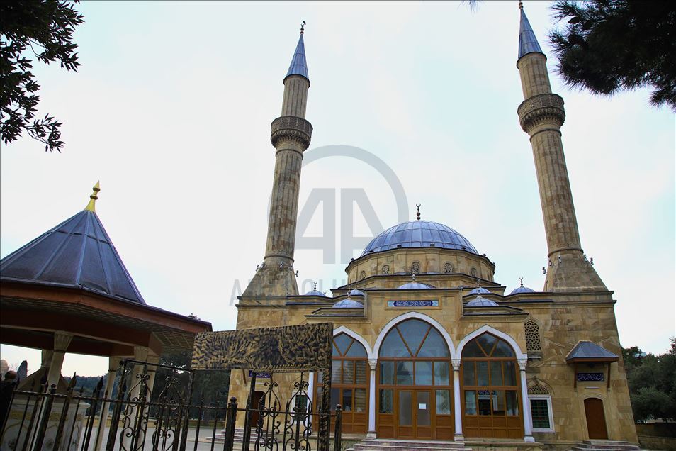 Bakü'ye güzellik katan camiler