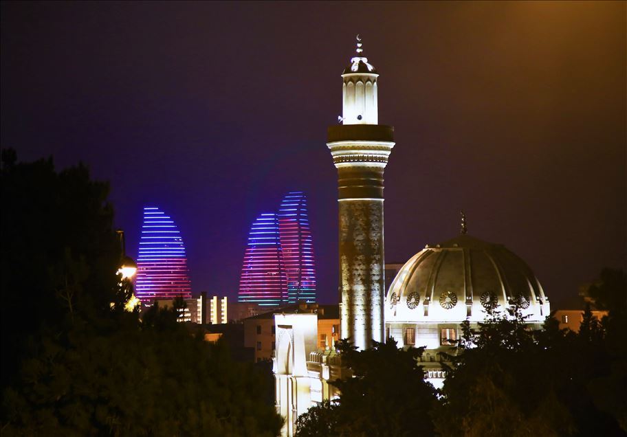 Bakü'ye güzellik katan camiler