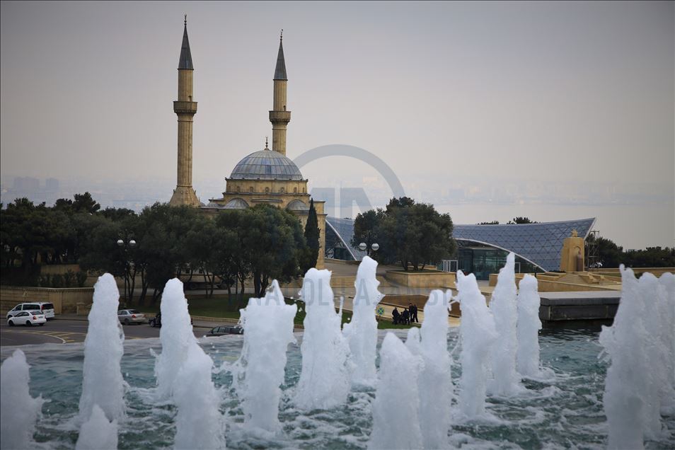 Bakü'ye güzellik katan camiler