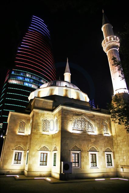 Bakü'ye güzellik katan camiler