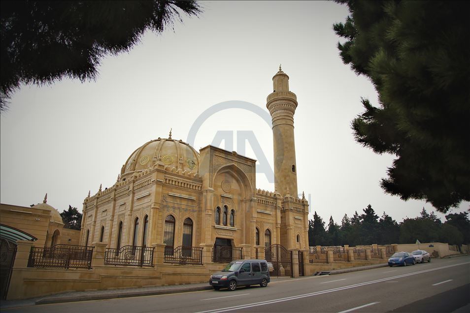 Bakü'ye güzellik katan camiler
