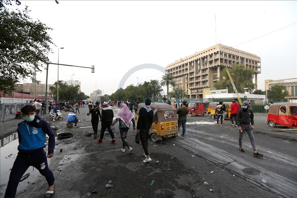 القوات العراقية تطلق الرصاص لتفريق محتجين في الكوت وبغداد