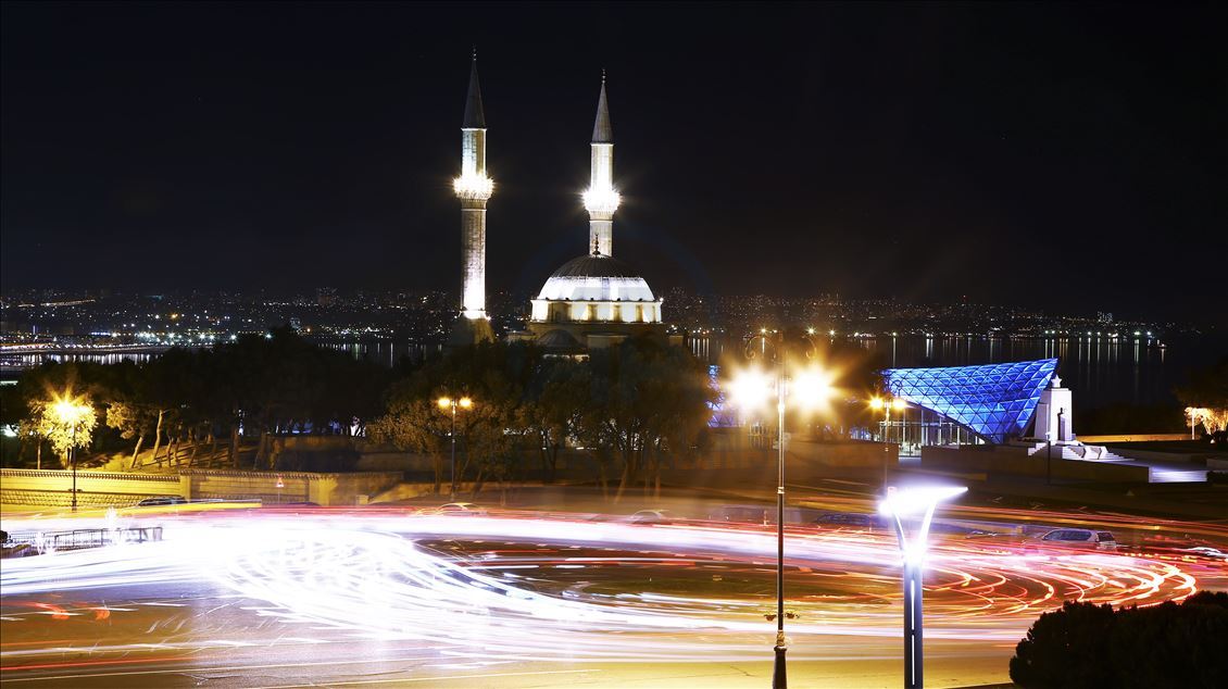 Bakü'ye güzellik katan camiler