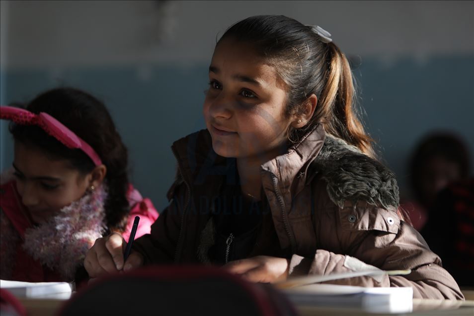 سوريا.. الحياة التعليمية بمنطقة "نبع السلام" تنفض غبار الإرهاب
