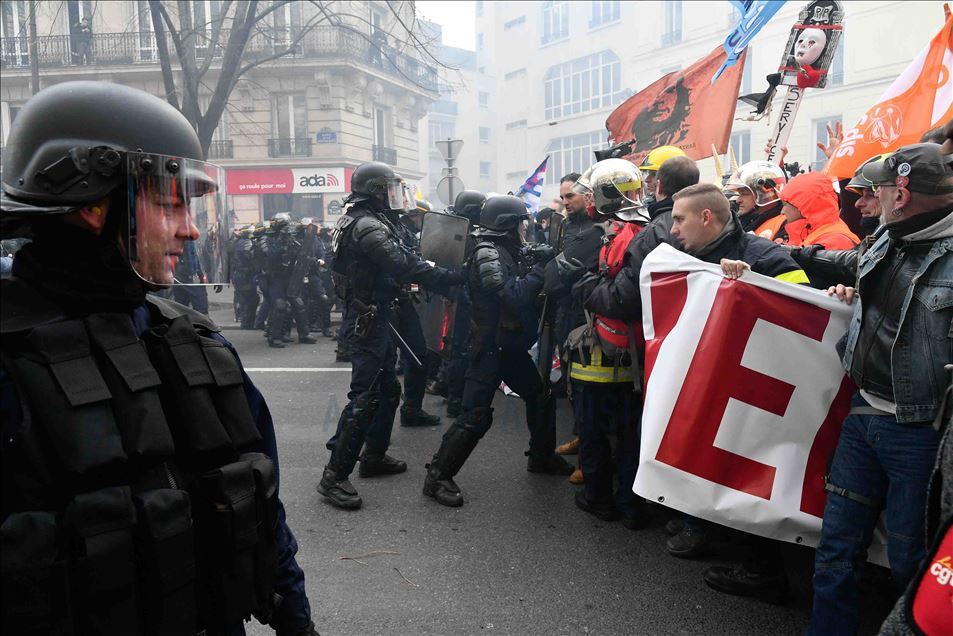 Firemen protest in Paris, on January 28th 2020.