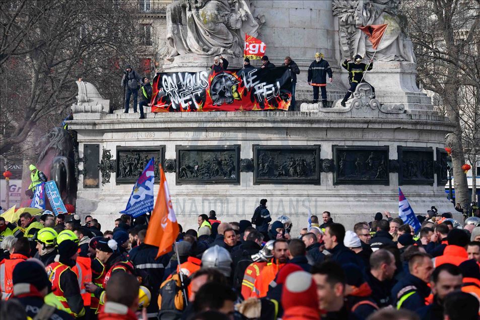 Firemen protest in Paris, on January 28th 2020.