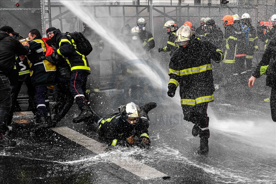 Firemen protest in Paris, on January 28th 2020.