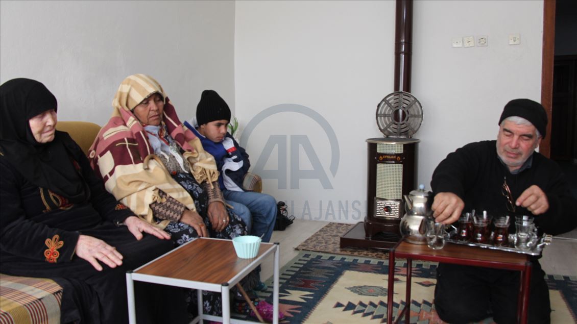 Suriyeliler depremzedeler için seferber oldu
