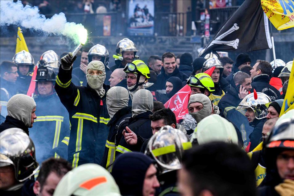 Firemen protest in Paris, on January 28th 2020.