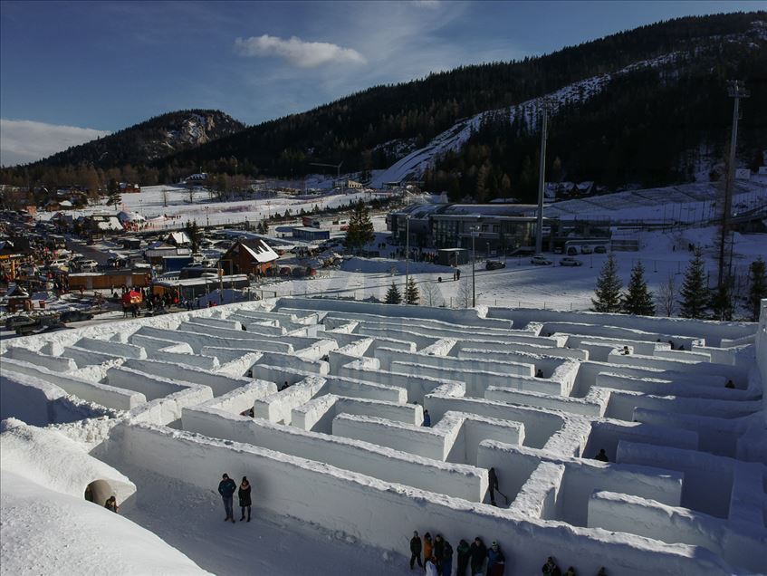 Polonia crea el laberinto de nieve más grande del mundo
