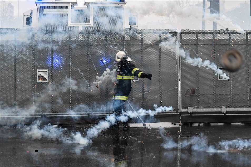 Firemen protest in Paris, on January 28th 2020.