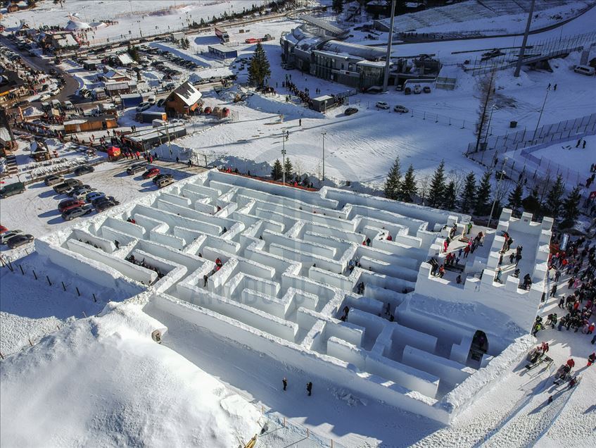 Polonia crea el laberinto de nieve más grande del mundo