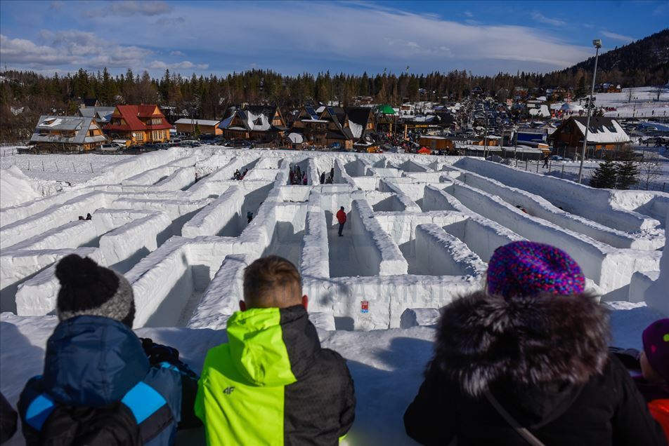 Polonia crea el laberinto de nieve más grande del mundo