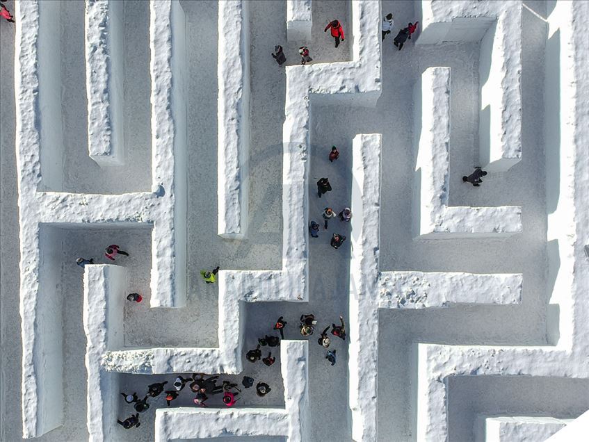 Polonia crea el laberinto de nieve más grande del mundo