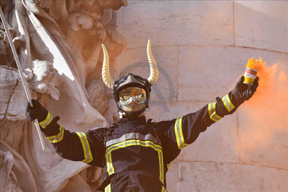 Firemen protest in Paris, on January 28th 2020.