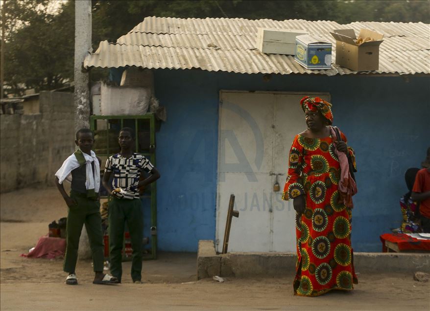 Gambiya'nın başkenti Banjul'da günlük yaşam