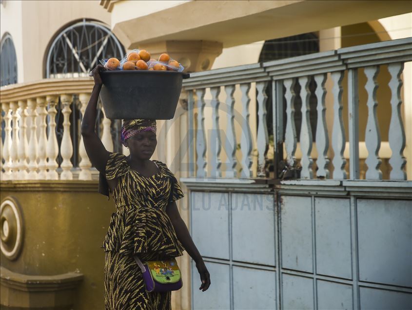 Gambiya'nın başkenti Banjul'da günlük yaşam