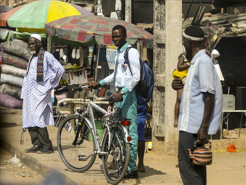 Gambiya'nın başkenti Banjul'da günlük yaşam