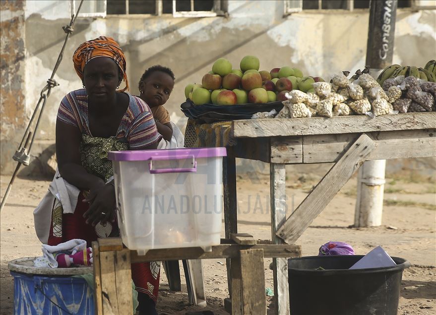 Gambiya'nın başkenti Banjul'da günlük yaşam