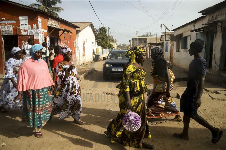Gambiya'nın başkenti Banjul'da günlük yaşam