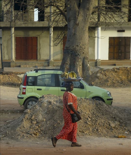 Gambiya'nın başkenti Banjul'da günlük yaşam